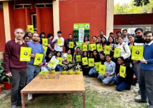 Smiling Tree yesterday organized a workshop on "Upcycling & Recycling of plastic products" for the students of Sri Venkateswara College in association with the Eco Club of the College.