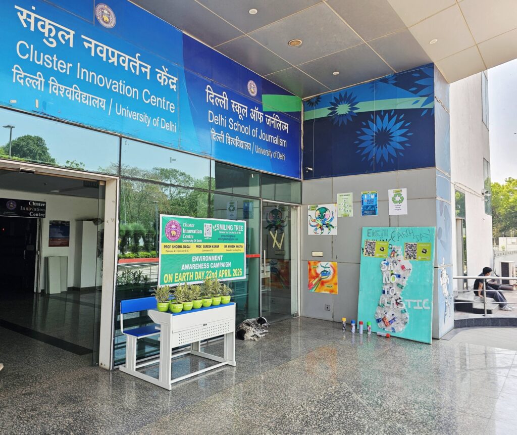 Smiling Tree yesterday on Earth Day, collaborated with the Cluster Innovation Centre (CIC), University of Delhi to conduct a large-scale Environment Awareness Campaign. 